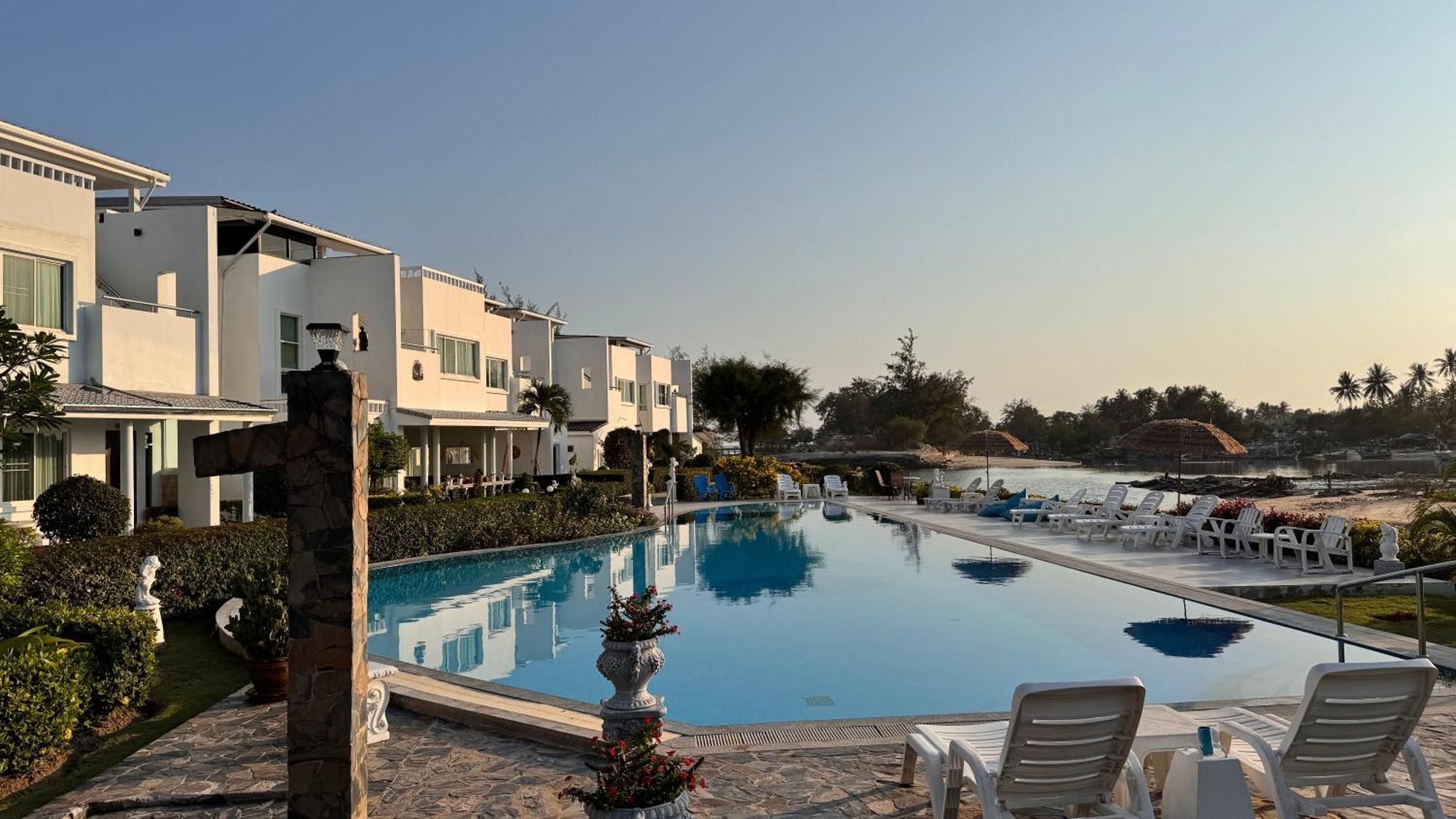 Absolute Beachfront Villa Ban Huai Yang Екстериор снимка